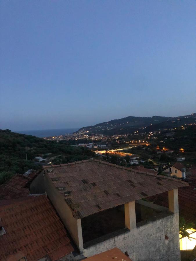 Villa Casa Relax, un uliveto sul mare. Diano San Pietro Esterno foto