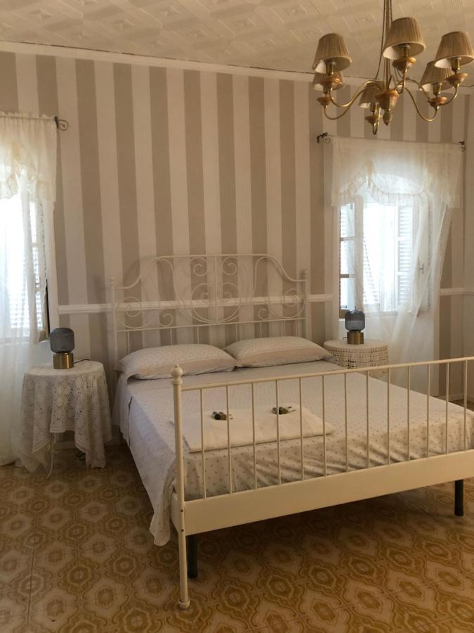 Villa Casa Relax, un uliveto sul mare. Diano San Pietro Esterno foto